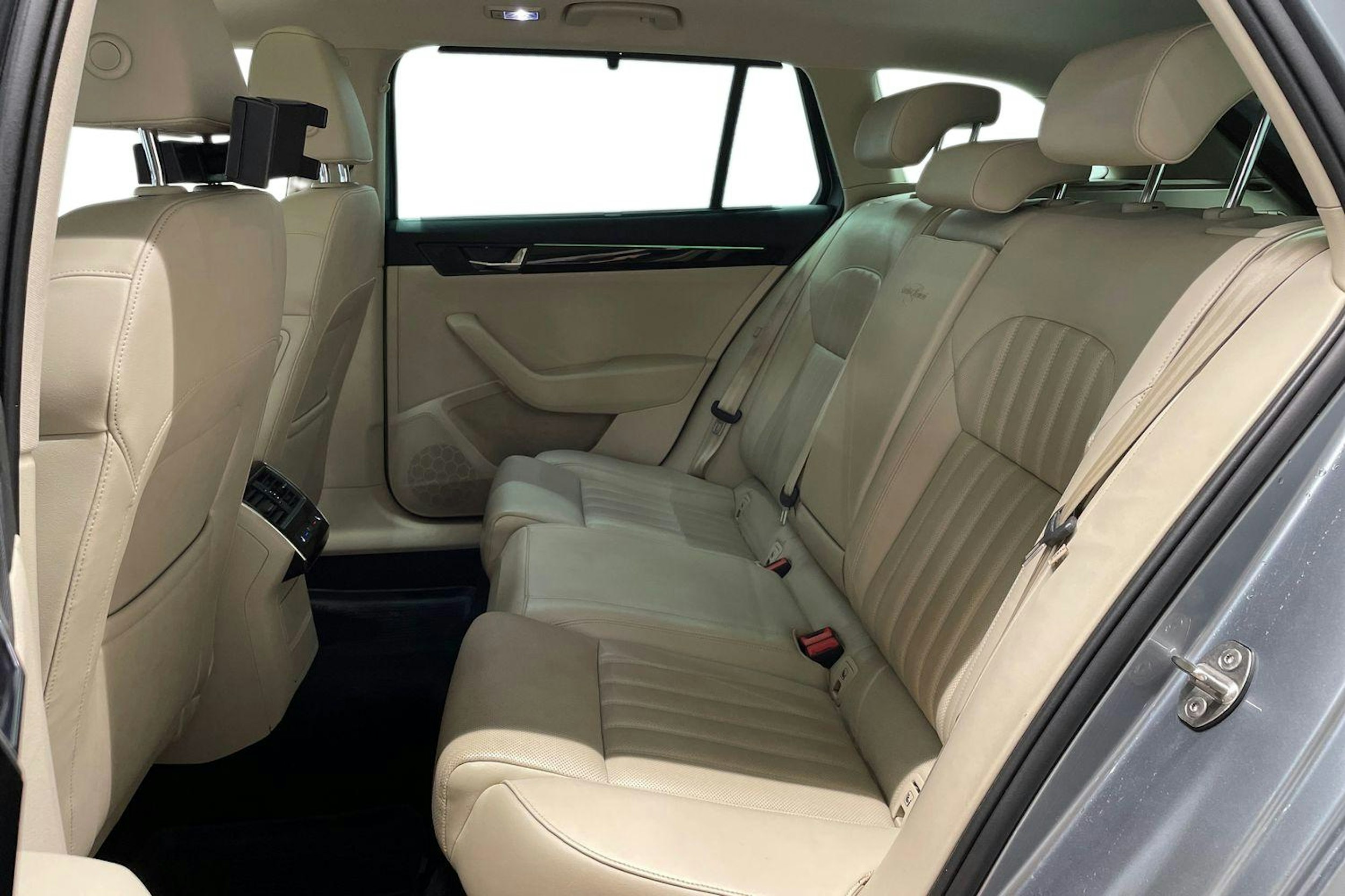 met. harmaa Skoda Superb 2017 kuva 10.