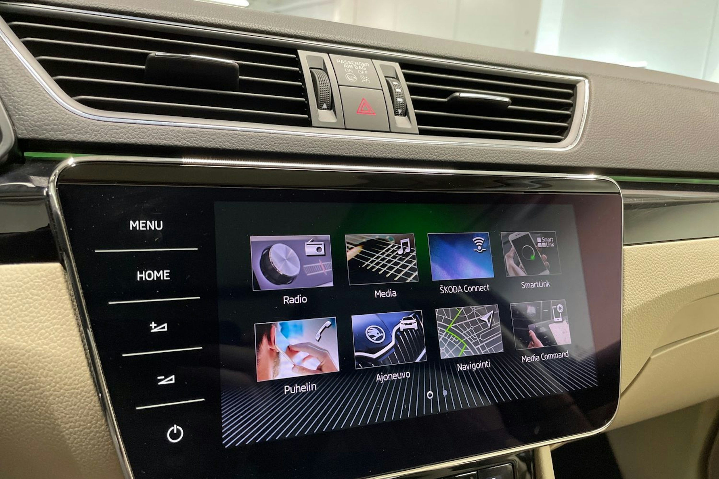 met. harmaa Skoda Superb 2017 kuva 15.