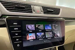 met. harmaa Skoda Superb 2017 kuva 15.