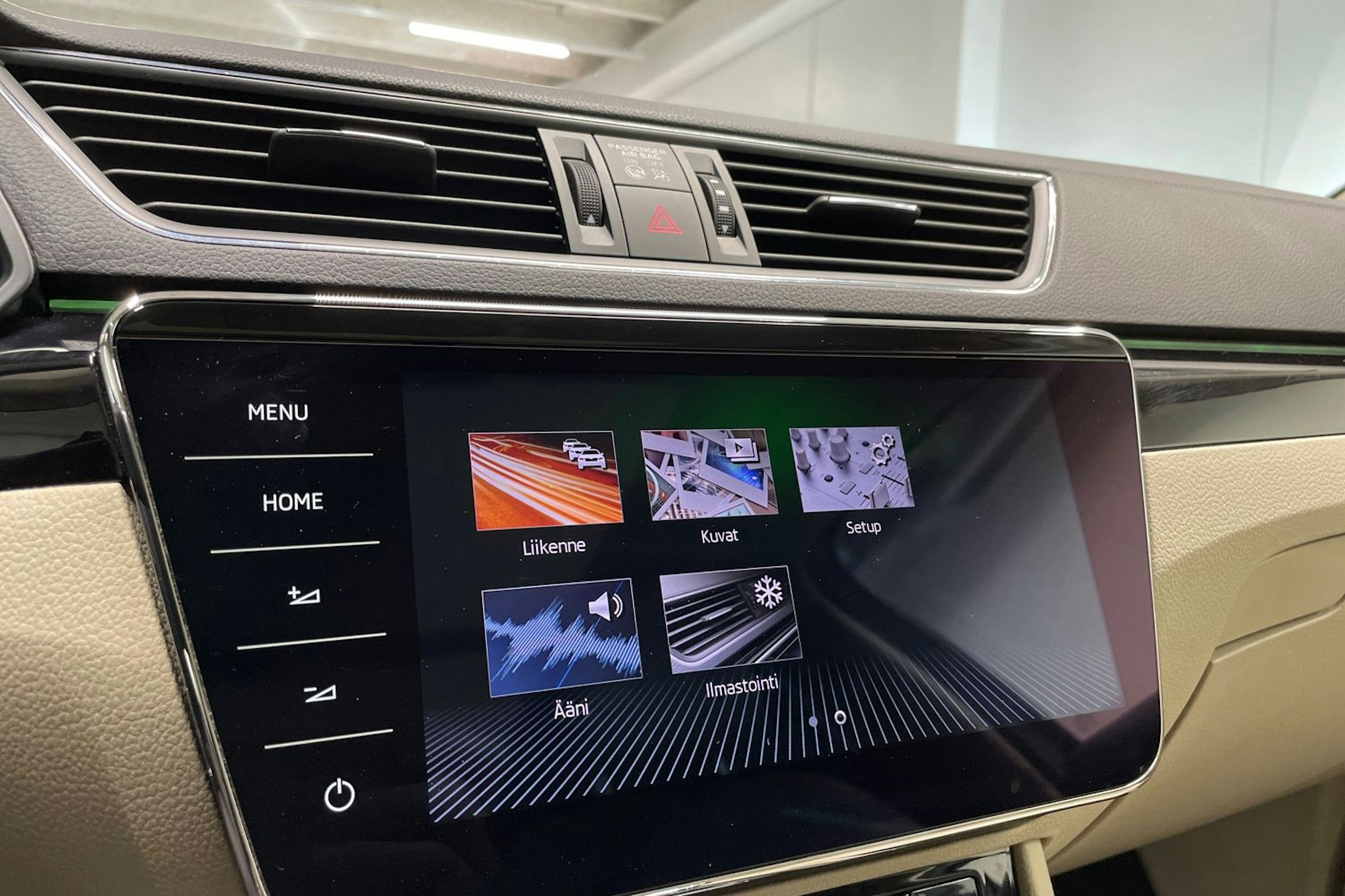 met. harmaa Skoda Superb 2017 kuva 16.