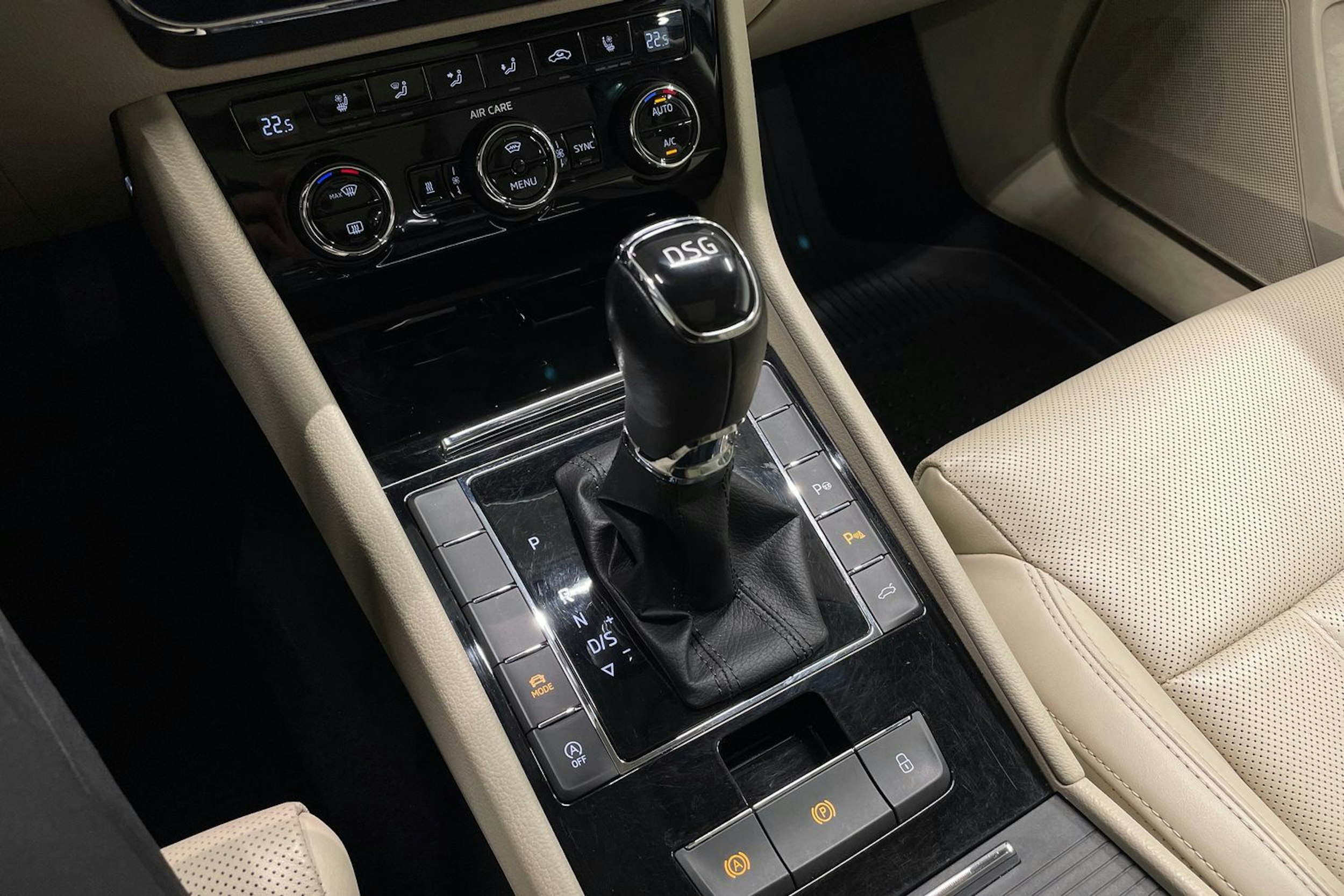 met. harmaa Skoda Superb 2017 kuva 19.