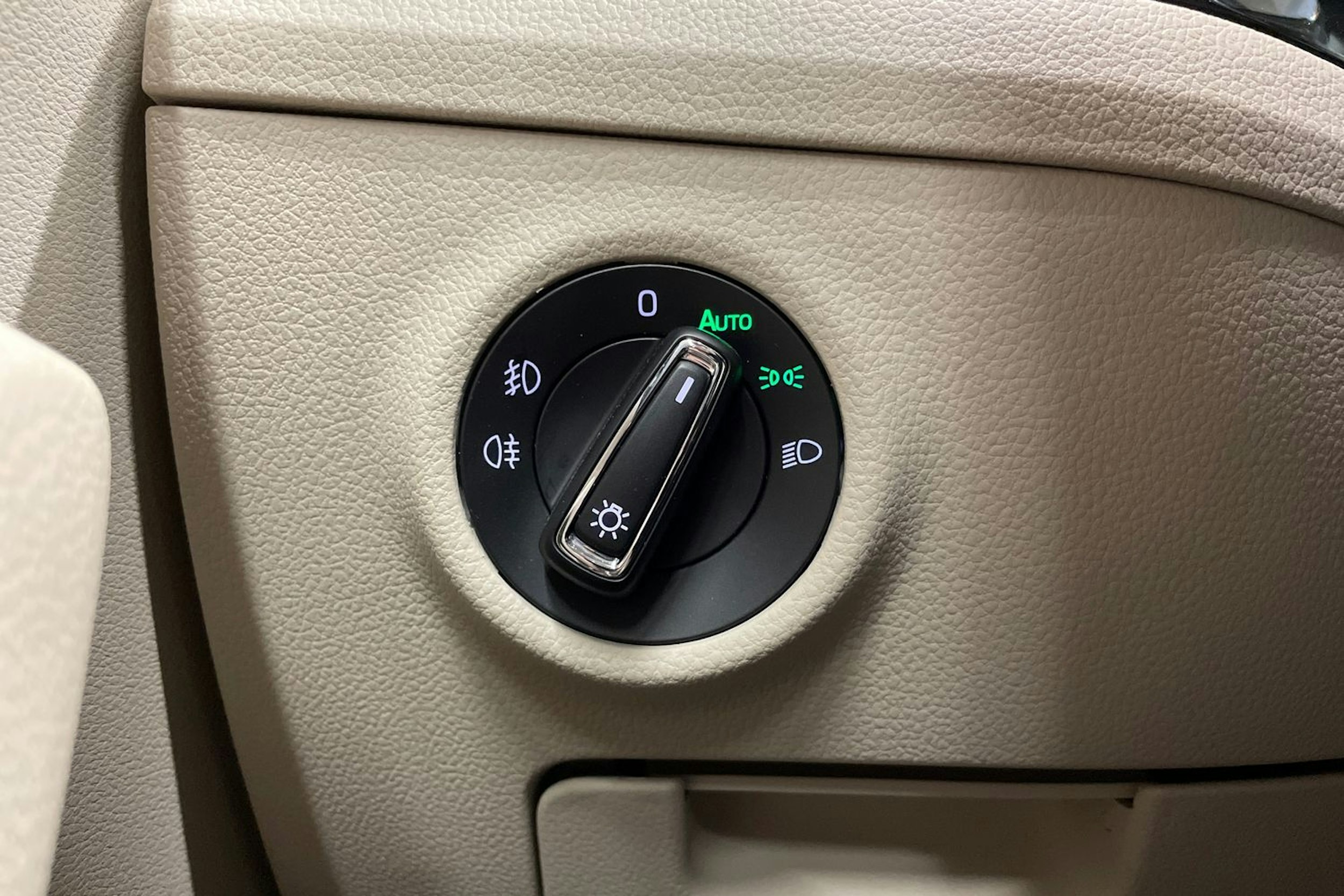 met. harmaa Skoda Superb 2017 kuva 20.