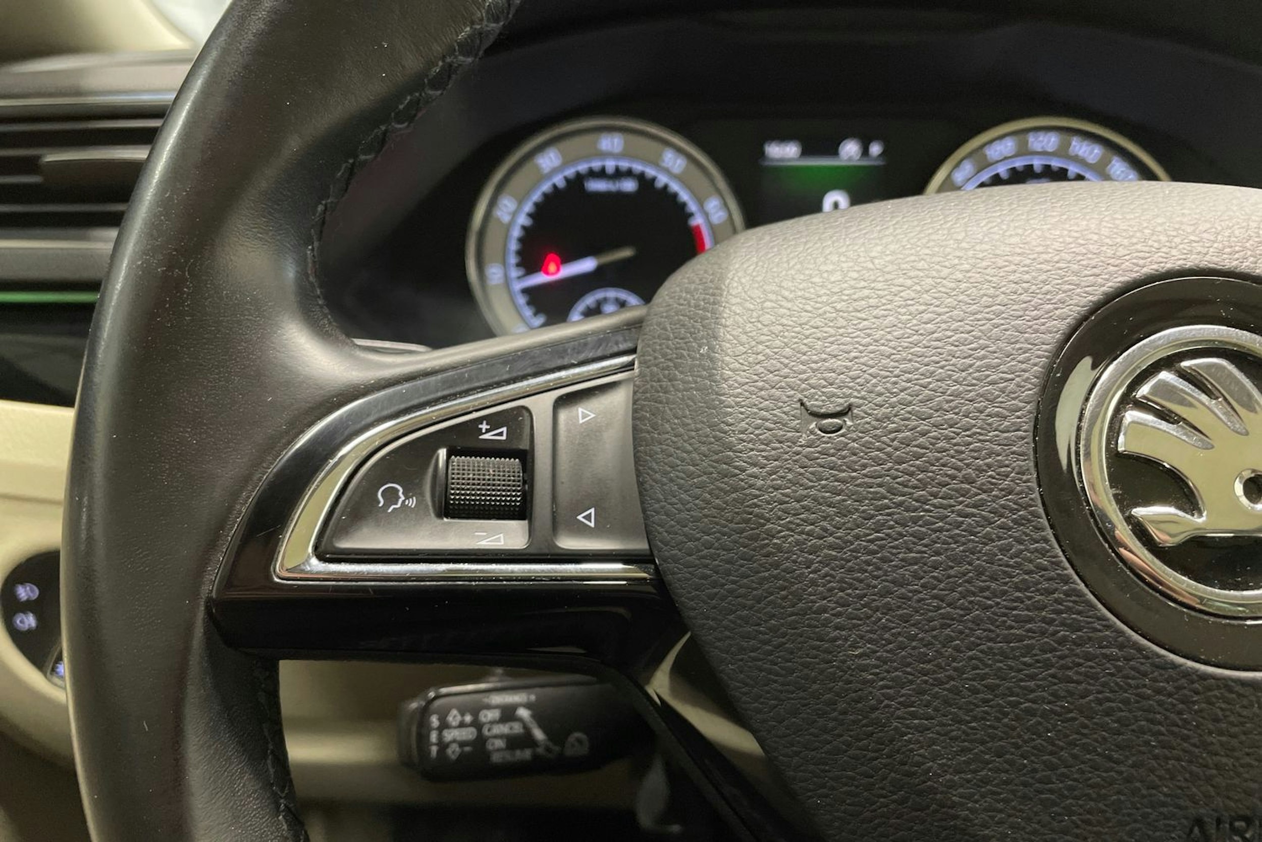 met. harmaa Skoda Superb 2017 kuva 21.