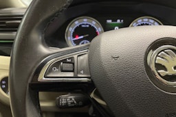 met. harmaa Skoda Superb 2017 kuva 21.