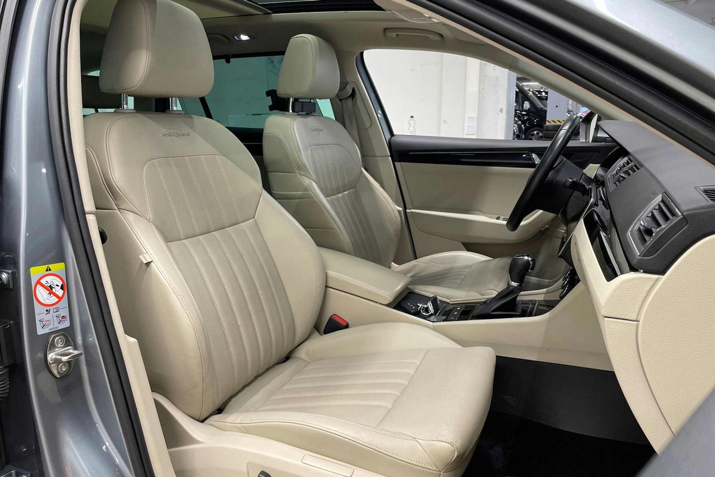 met. harmaa Skoda Superb 2017 kuva 25.