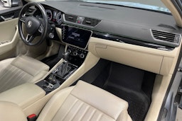 met. harmaa Skoda Superb 2017 kuva 26.