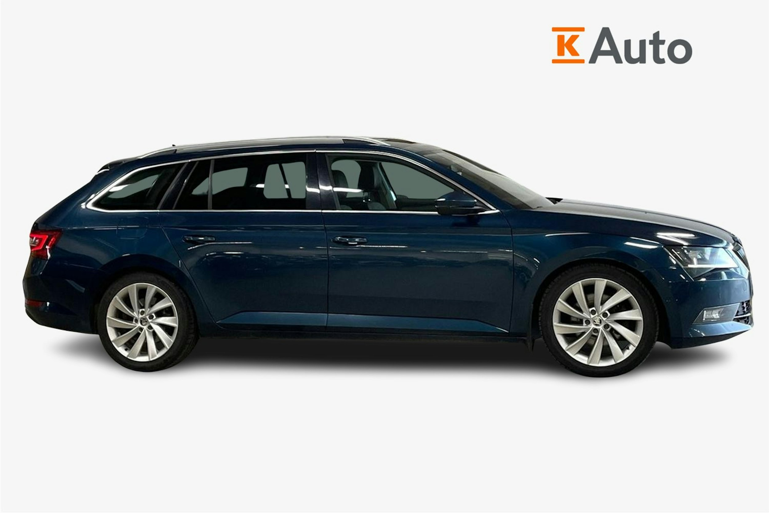 Sininen Skoda Superb 2017 kuva 6.