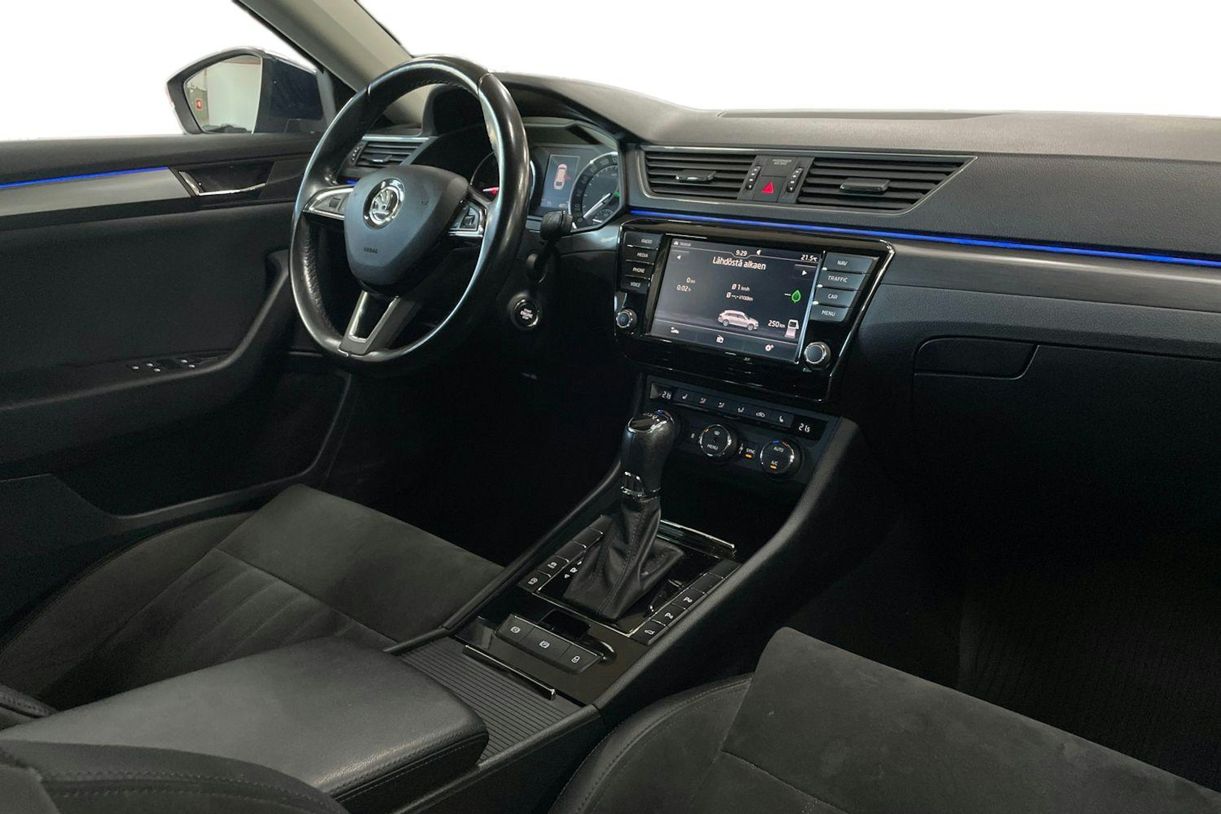 Sininen Skoda Superb 2017 kuva 10.