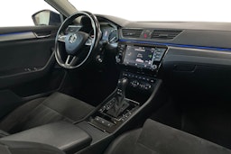 Sininen Skoda Superb 2017 kuva 10.