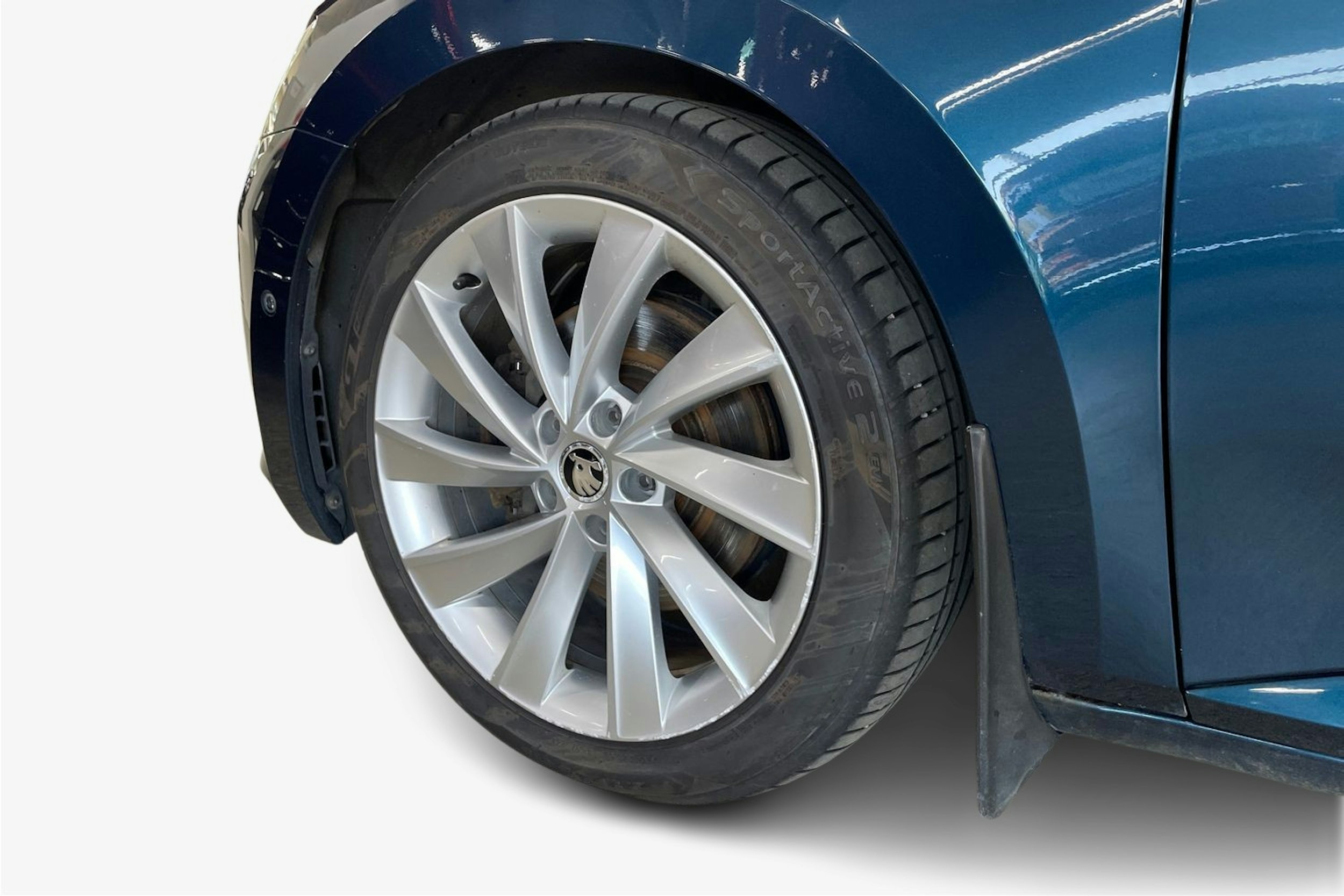 Sininen Skoda Superb 2017 kuva 11.
