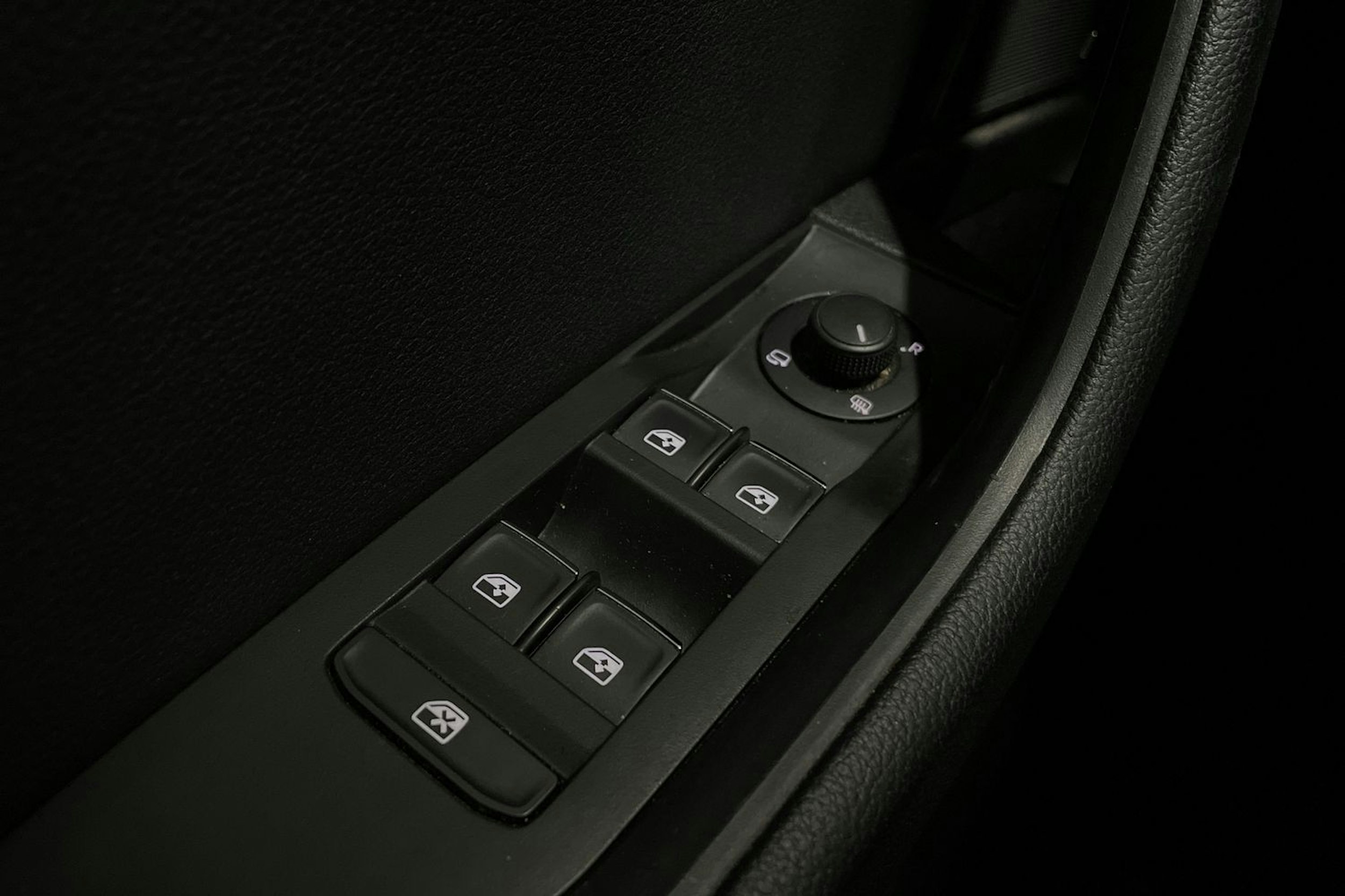 Sininen Skoda Superb 2017 kuva 15.
