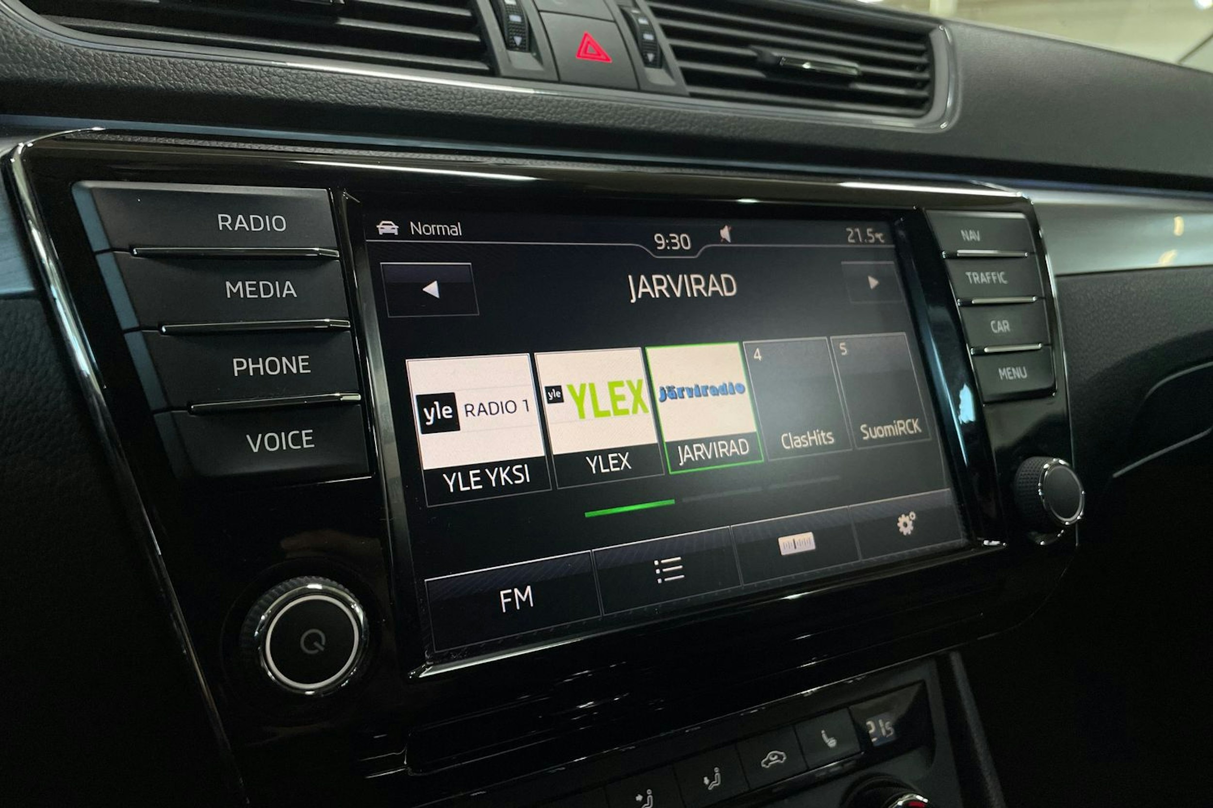 Sininen Skoda Superb 2017 kuva 16.