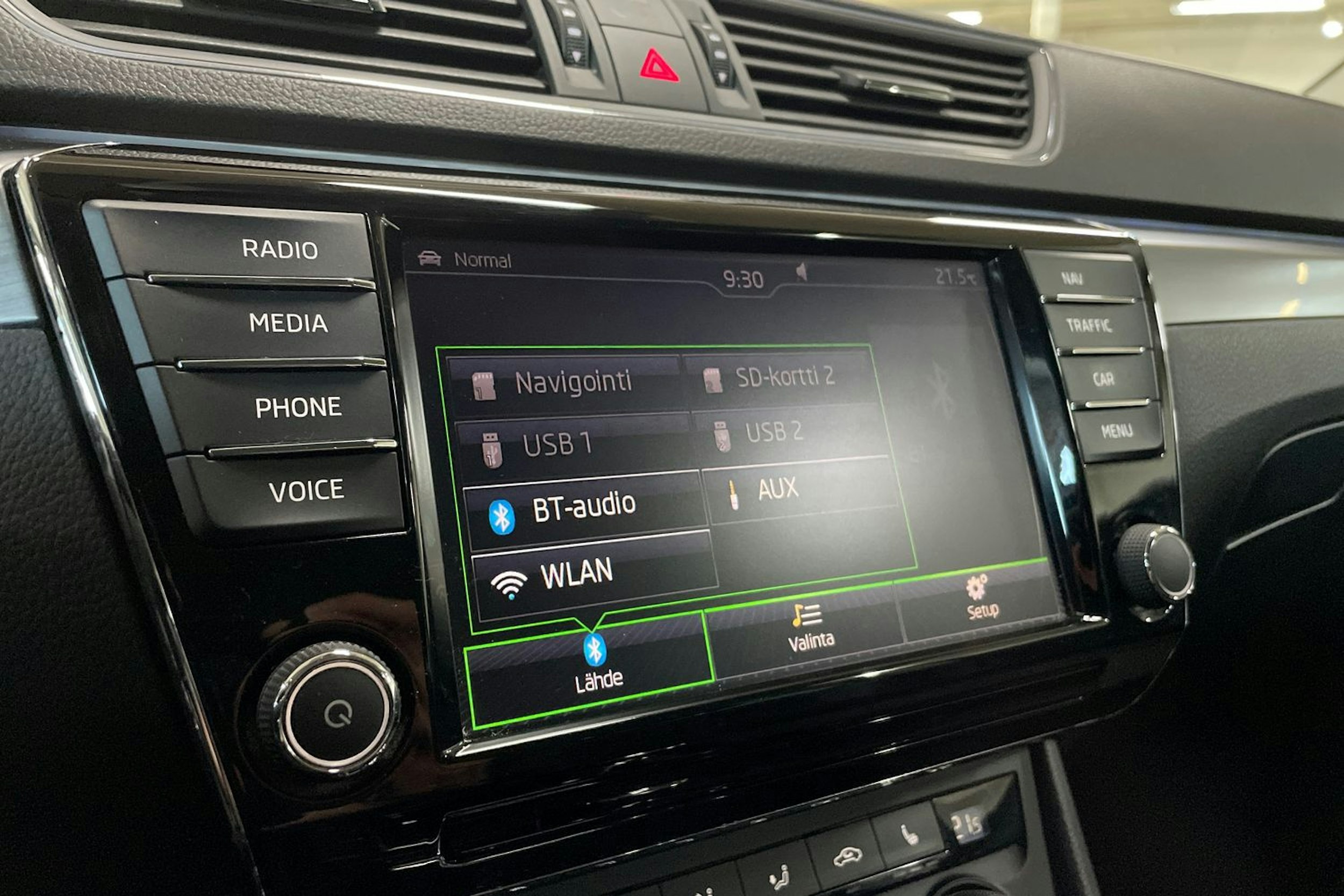 Sininen Skoda Superb 2017 kuva 18.