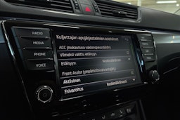 Sininen Skoda Superb 2017 kuva 20.