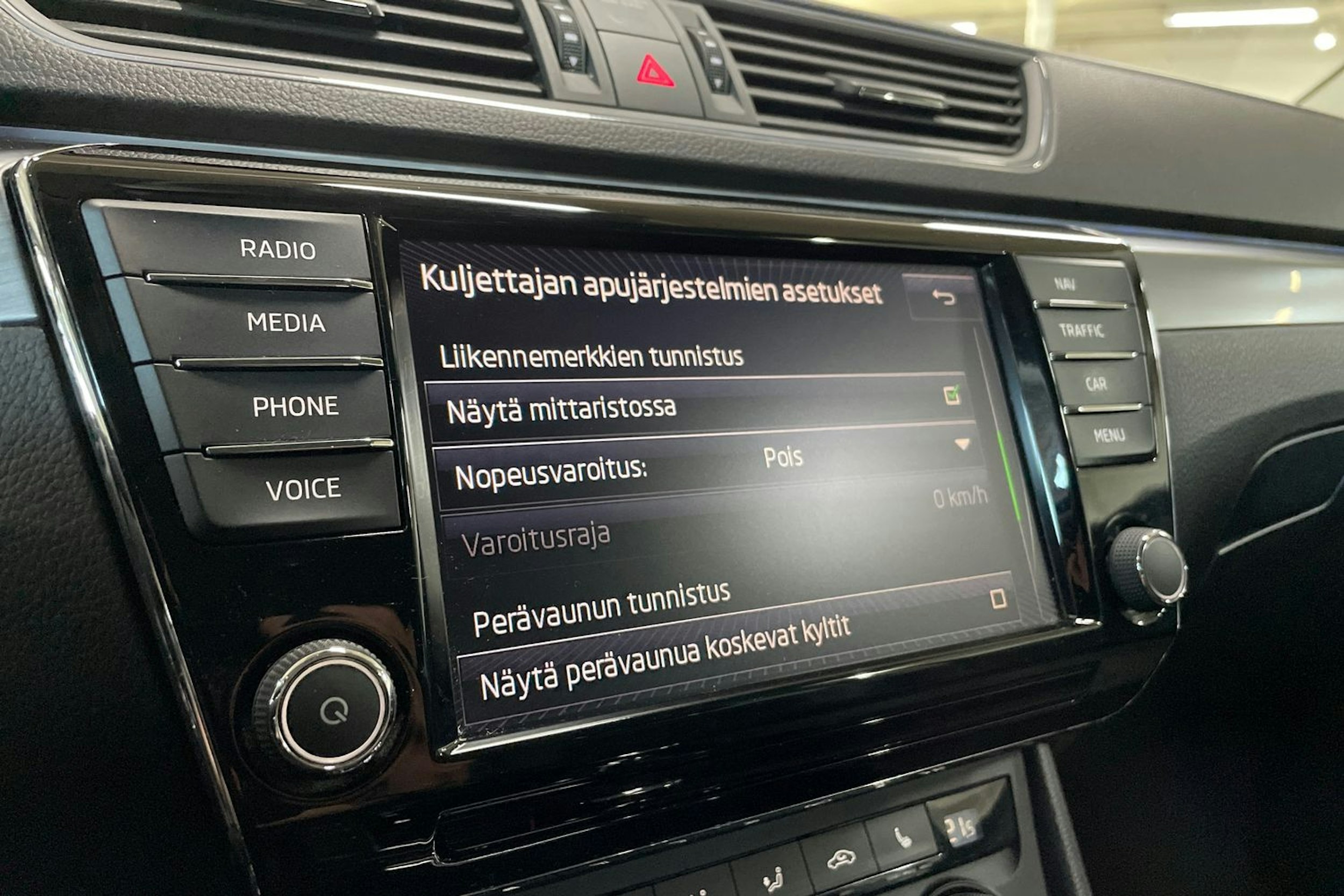 Sininen Skoda Superb 2017 kuva 21.