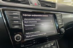 Sininen Skoda Superb 2017 kuva 21.