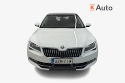 valkoinen Skoda Superb 2017 kuva 4.