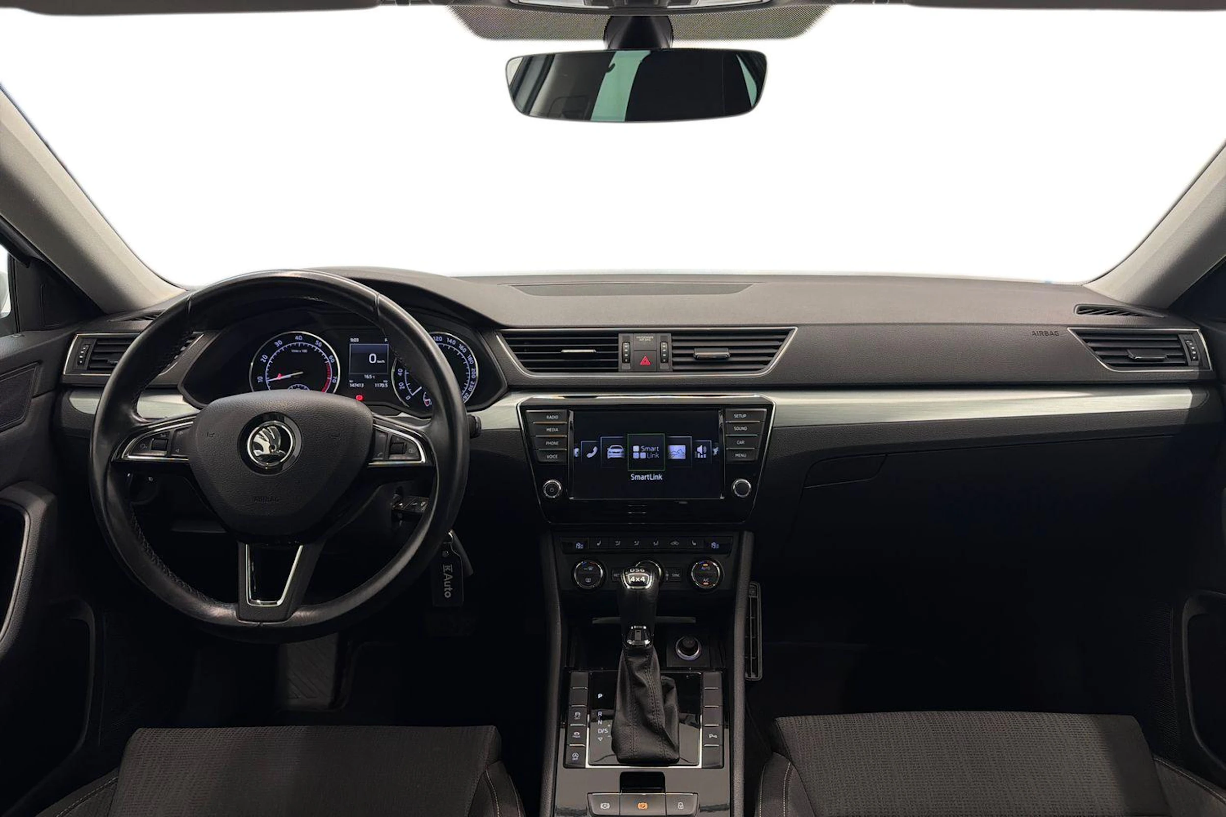 valkoinen Skoda Superb 2017 kuva 7.