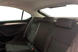 valkoinen Skoda Superb 2017 kuva 8.