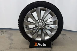 valkoinen Skoda Superb 2017 kuva 11.