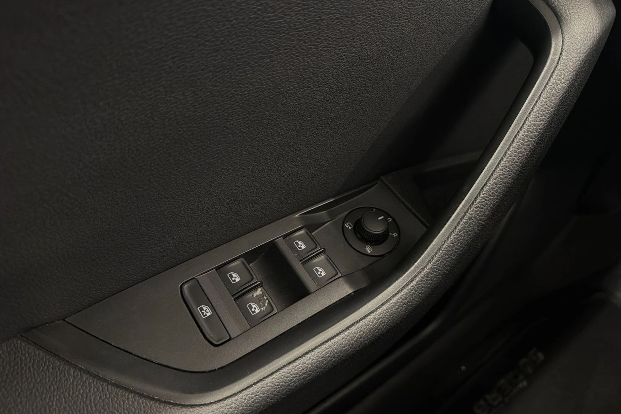 valkoinen Skoda Superb 2017 kuva 16.
