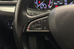 valkoinen Skoda Superb 2017 kuva 18.
