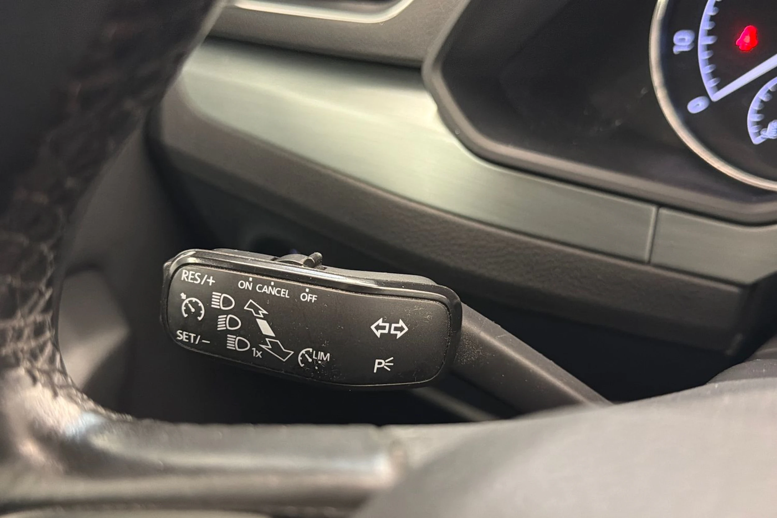 valkoinen Skoda Superb 2017 kuva 20.