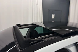 valkoinen Skoda Superb 2017 kuva 29.
