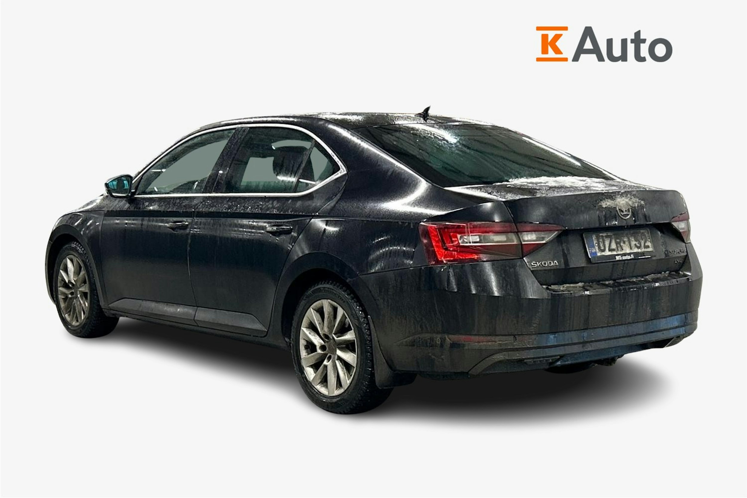 musta Skoda Superb 2017 kuva 2.