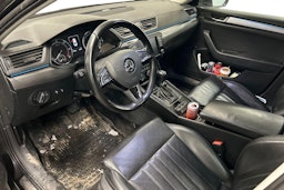 musta Skoda Superb 2017 kuva 3.