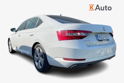 valkoinen Skoda Superb 2017 kuva 2.