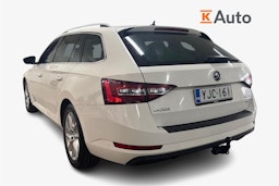 Valkoinen Skoda Superb 2017 kuva 5.