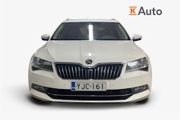 Valkoinen Skoda Superb 2017 kuva 8.