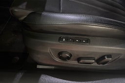 Valkoinen Skoda Superb 2017 kuva 17.