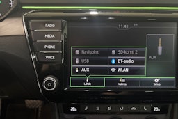 Valkoinen Skoda Superb 2017 kuva 19.