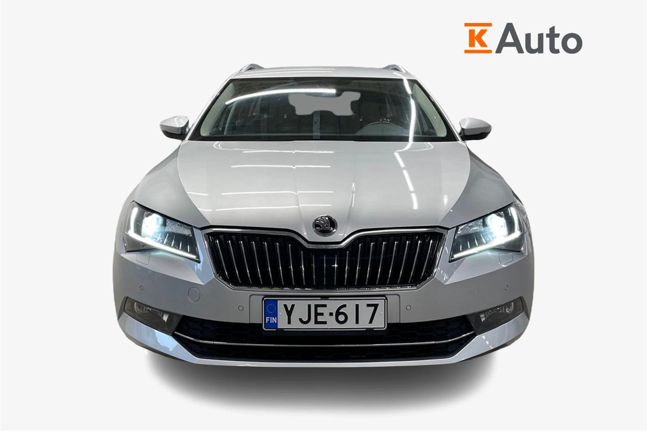 harmaa Skoda Superb 2017 kuva 4.