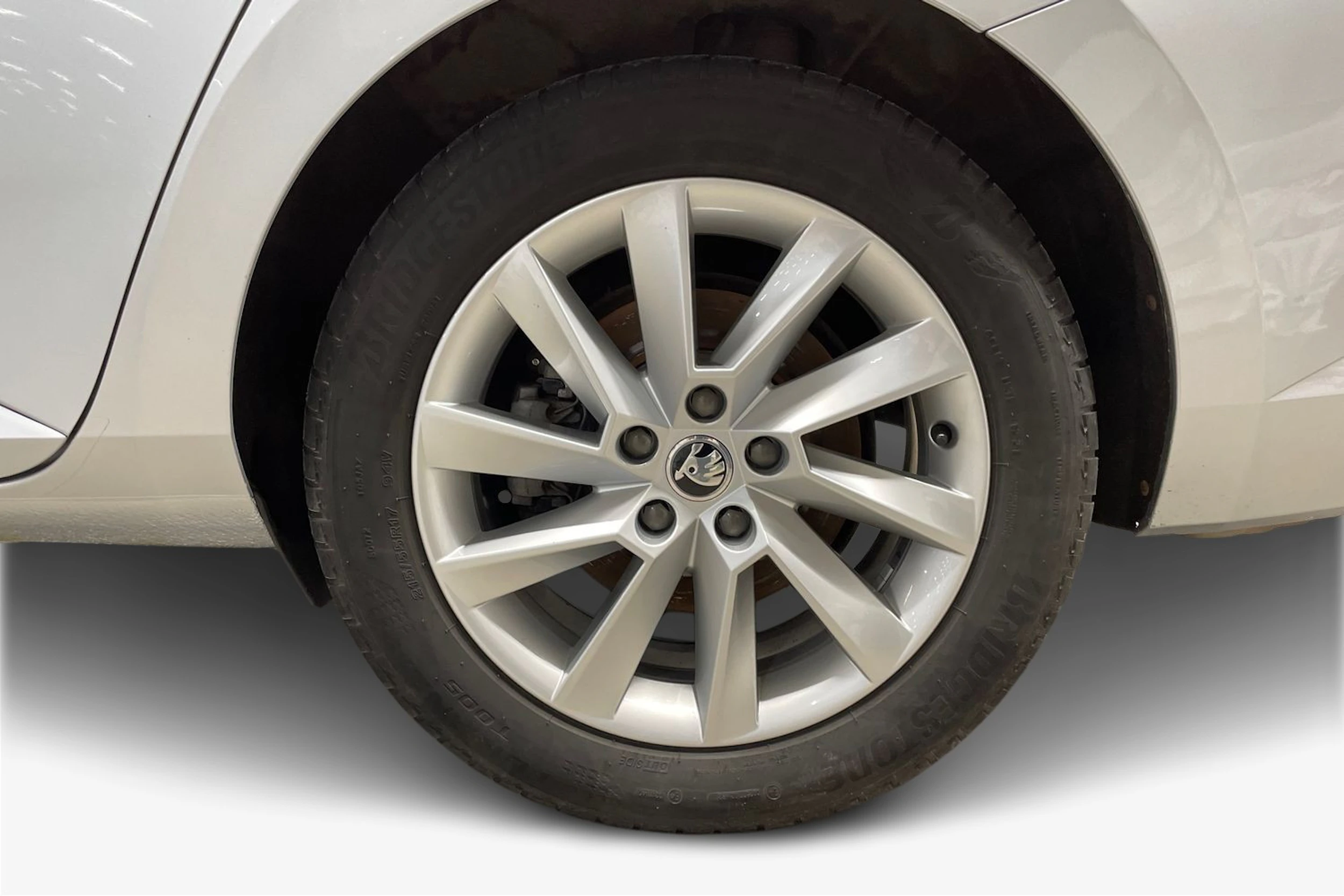 harmaa Skoda Superb 2017 kuva 9.