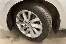 harmaa Skoda Superb 2017 kuva 10.