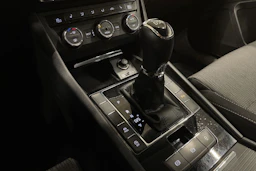 harmaa Skoda Superb 2017 kuva 16.