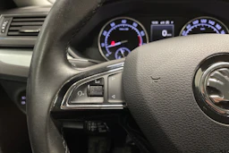 harmaa Skoda Superb 2017 kuva 18.