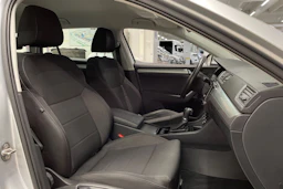 harmaa Skoda Superb 2017 kuva 21.