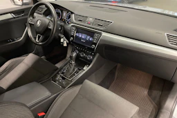 harmaa Skoda Superb 2017 kuva 22.