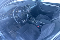 harmaa Skoda Superb 2017 kuva 3.