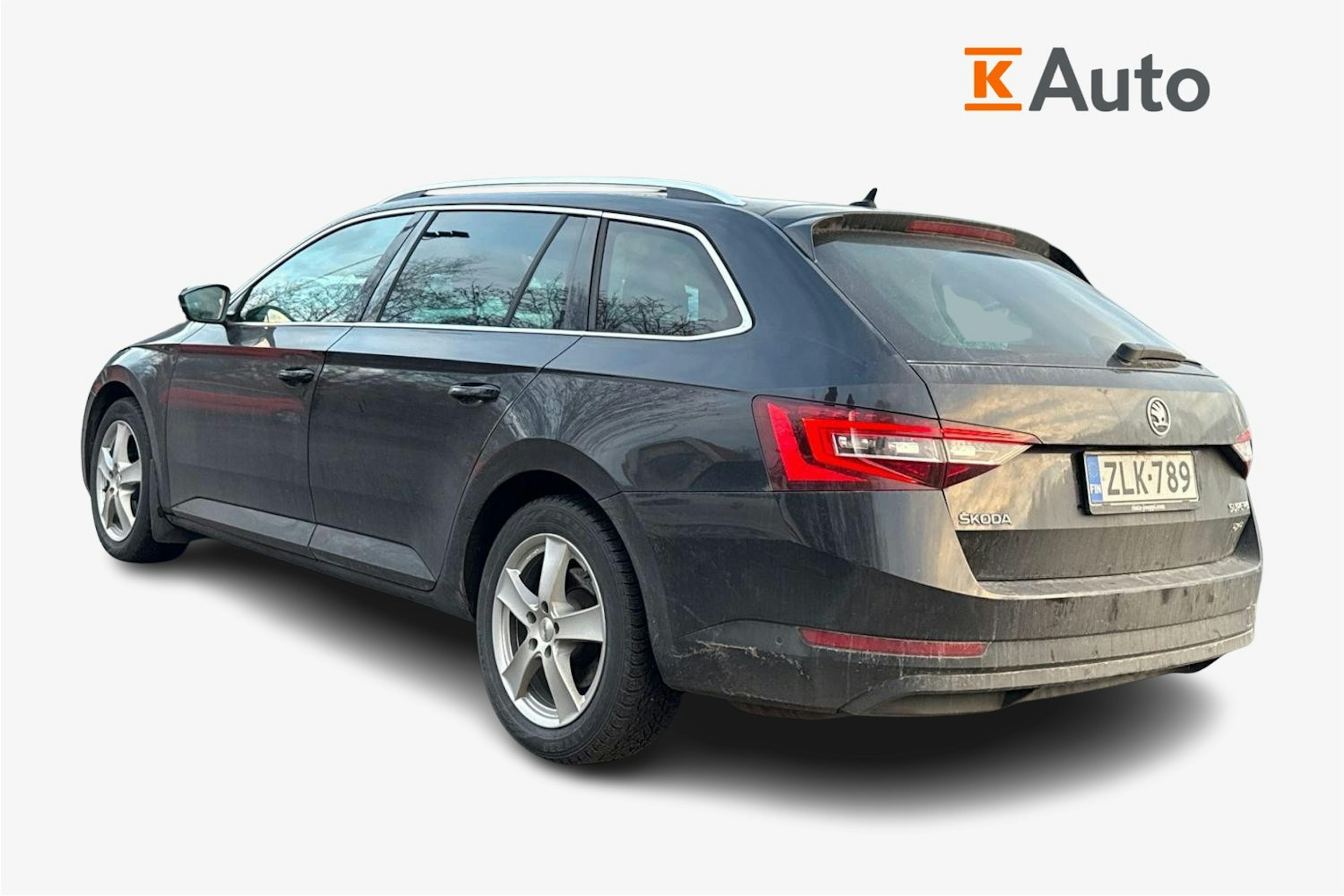 musta Skoda Superb 2017 kuva 2.