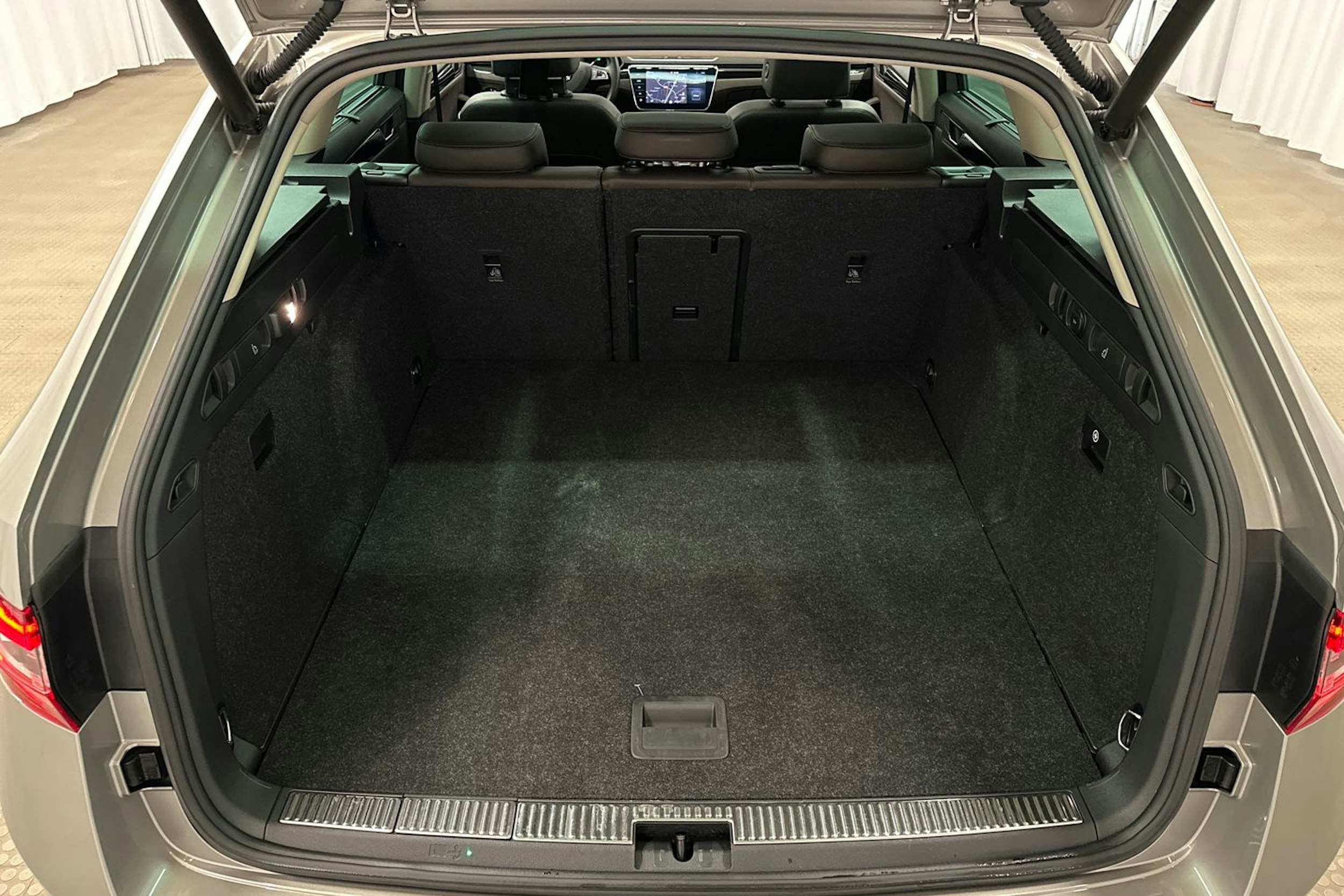Ruskea (beige) Skoda Superb 2018 kuva 14.