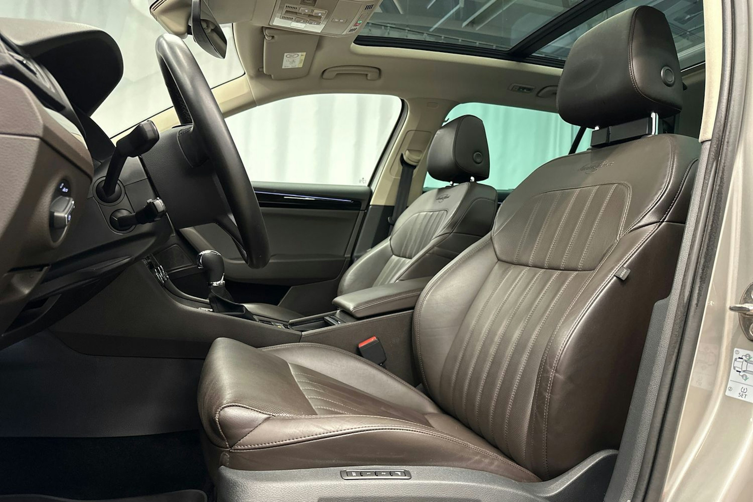 Ruskea (beige) Skoda Superb 2018 kuva 17.