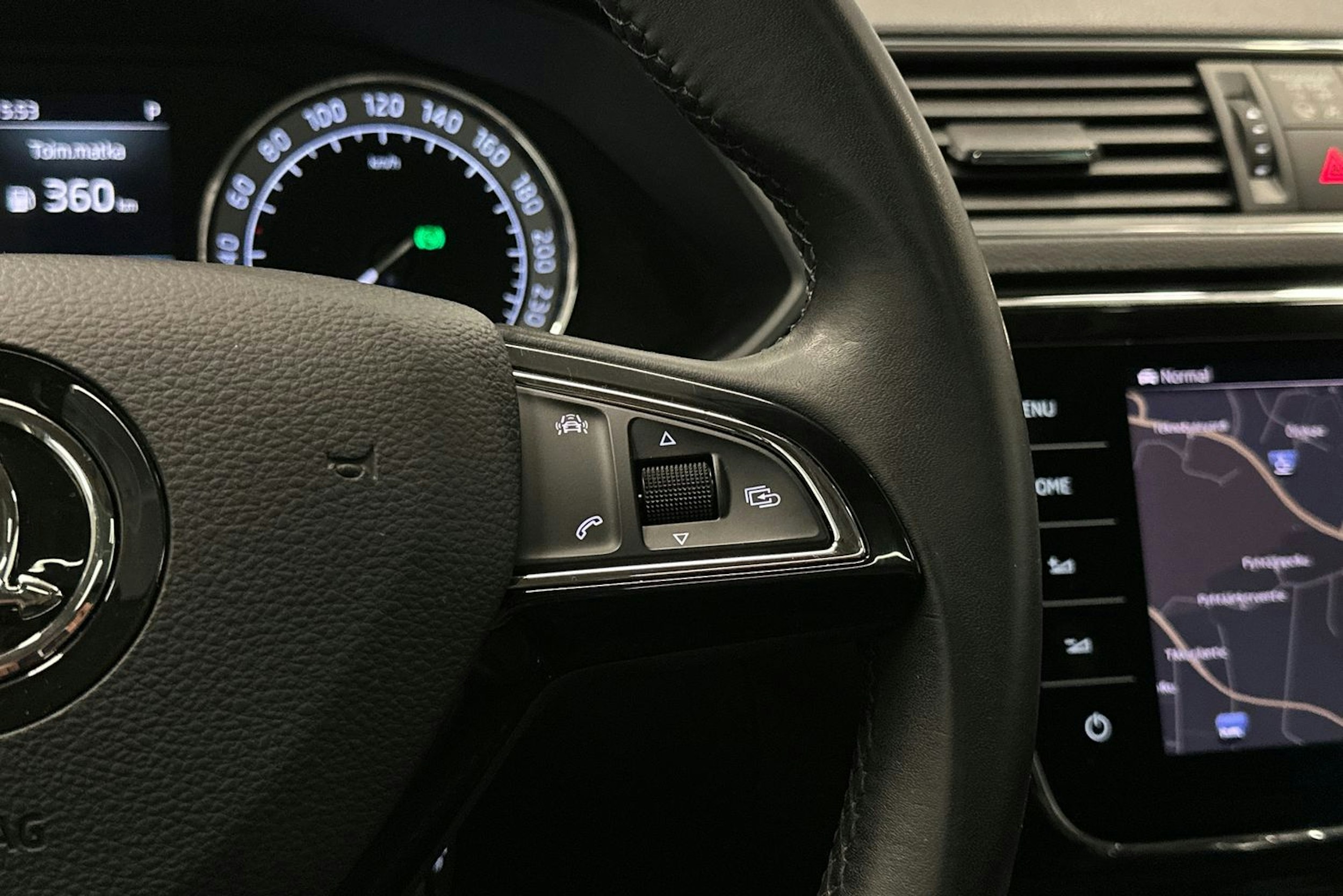 Ruskea (beige) Skoda Superb 2018 kuva 22.