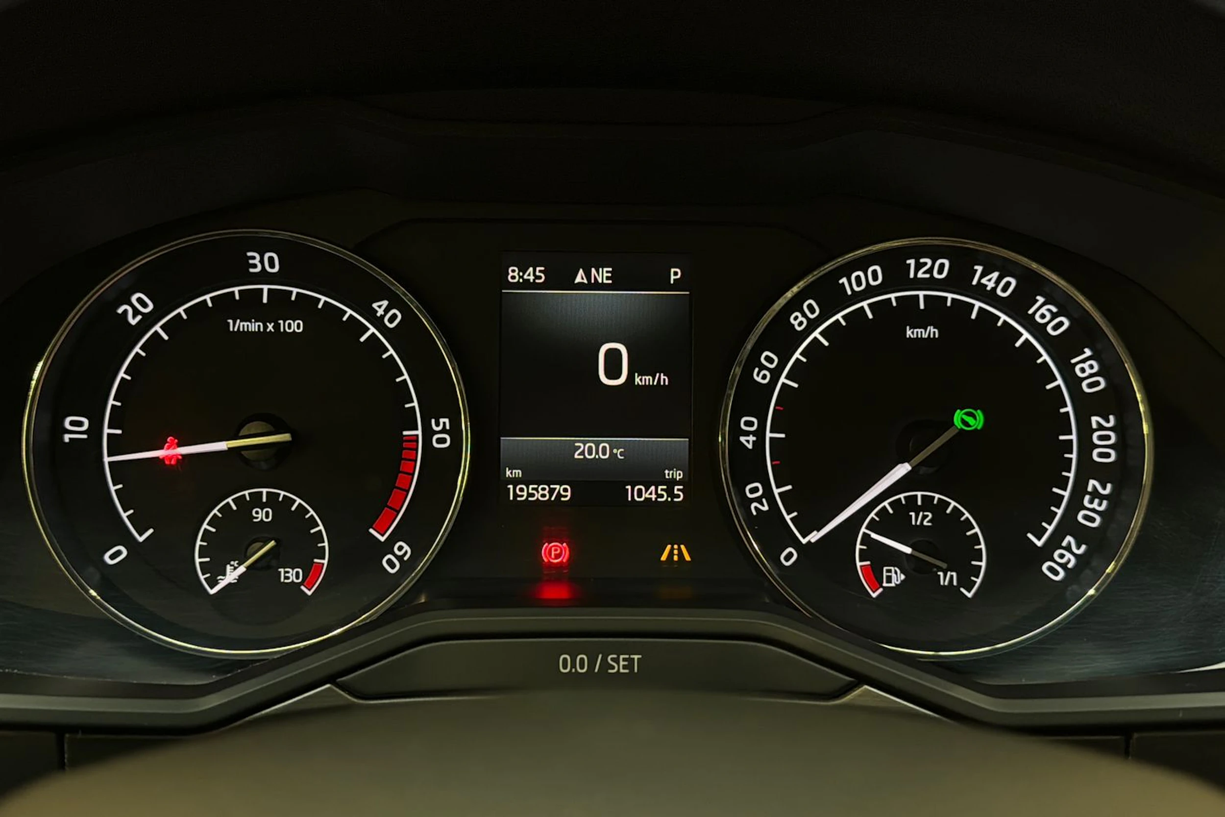 valkoinen Skoda Superb 2018 kuva 13.