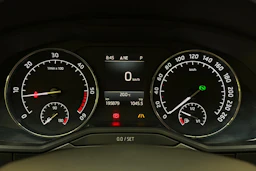 valkoinen Skoda Superb 2018 kuva 13.