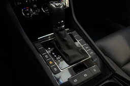 valkoinen Skoda Superb 2018 kuva 28.